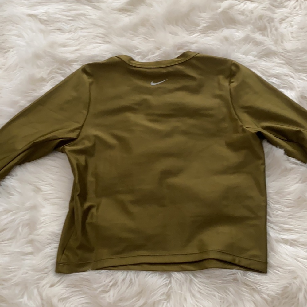 Women’s olive green Nike shirt - Picture 3 of 3